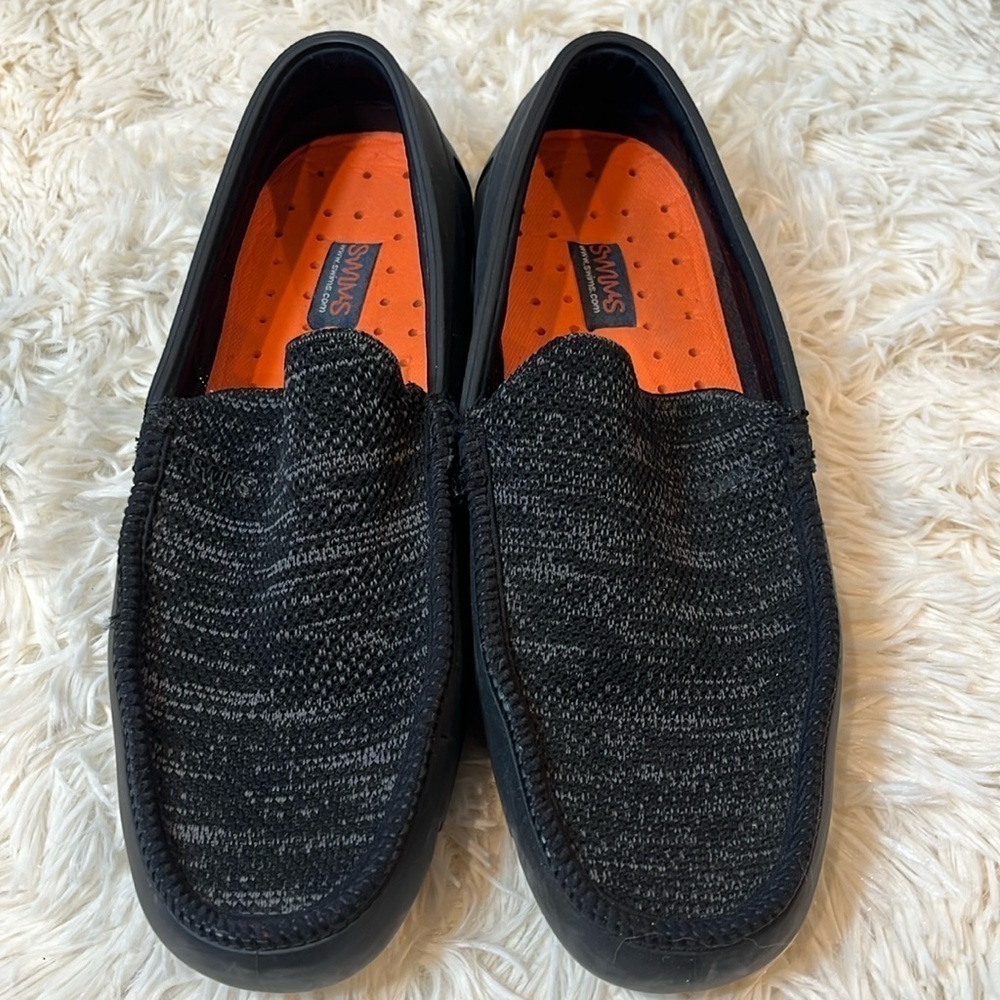 Swims men’s Classic Venetian loafers. Black with knit upper, size 8.